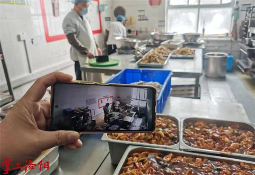 掃碼可看學校食堂后廚直播！